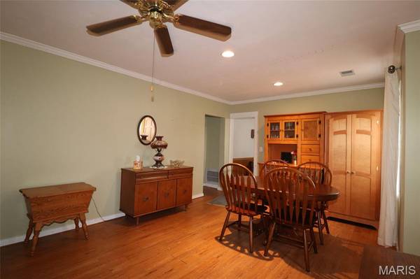 550 SUMMIT DR, Holts Summit, MO 65043