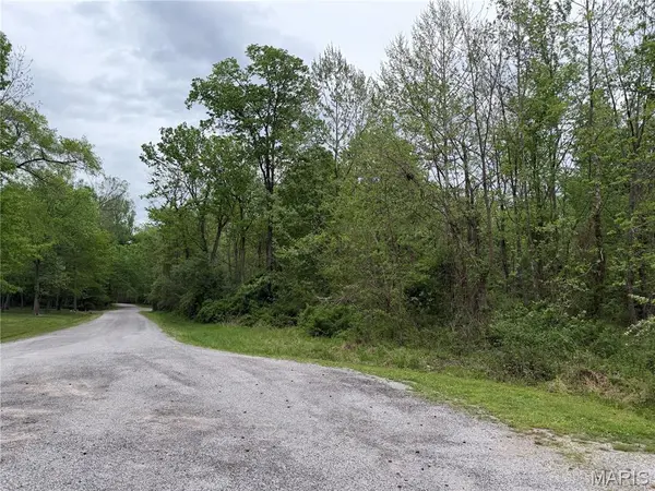 11 Choctaw Dr, Carbondale, IL 62901