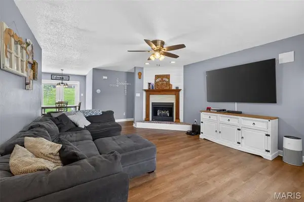 104 E Hunters RDG, Valmeyer, IL 62295