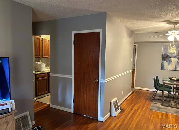 10429 Renfrew DR, St Louis, MO 63137