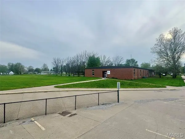 111 W College ST, Shelbina, MO 63468