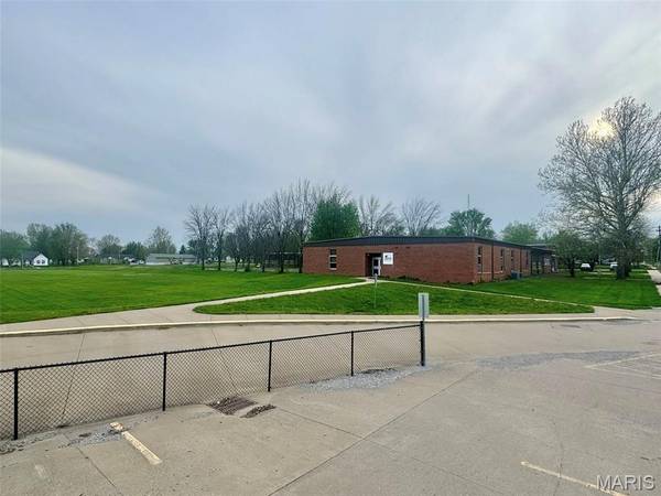 111 W College ST, Shelbina, MO 63468