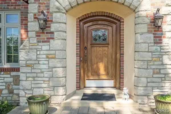735 River Hills DR, Fenton, MO 63026