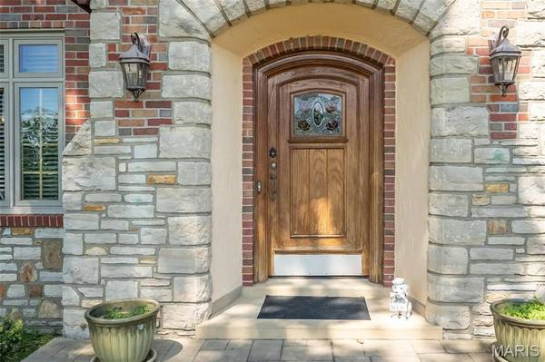 735 River Hills DR, Fenton, MO 63026