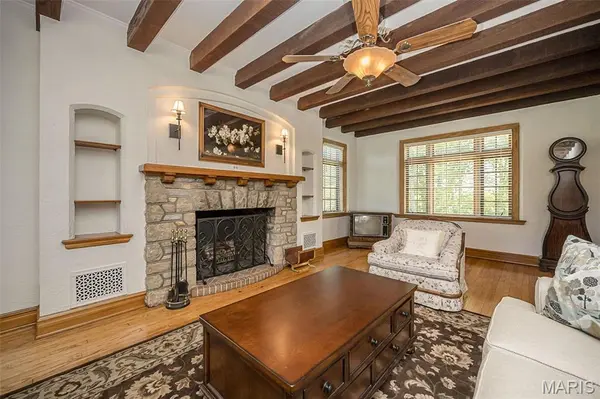 735 River Hills DR, Fenton, MO 63026