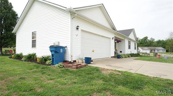 12109 Hidden Meadow Ln, Dexter, MO 63841
