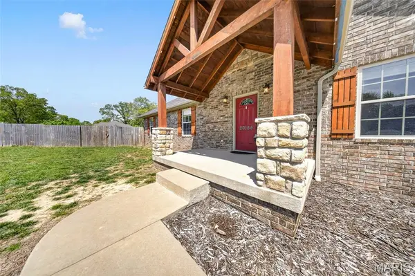 20164 Helios LN, St Robert, MO 65584