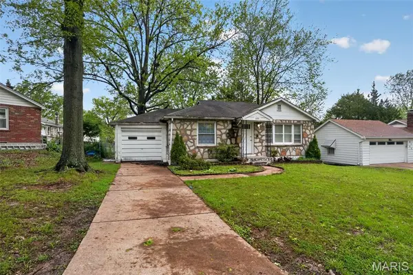 8151 Underhill DR, St Louis, MO 63114