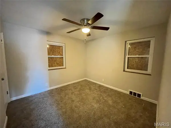 8447 Concord PL, St Louis, MO 63147