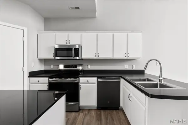 200 S Kirkwood RD #320, St Louis, MO 63122