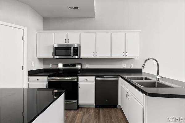 200 S Kirkwood RD #320, St Louis, MO 63122
