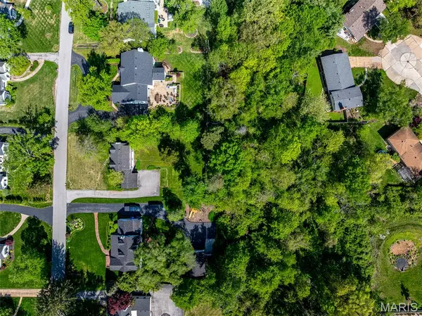 908 Woodshire Lane + Lot A, Creve Coeur, MO 63141