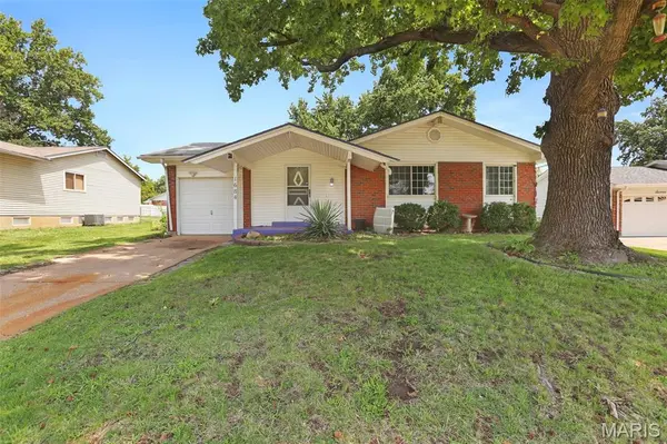 1684 Kew Gardens DR, Florissant, MO 63031