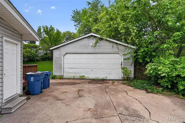 10253 Green Valley DR, St Louis, MO 63136
