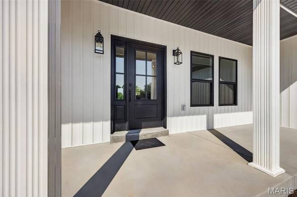 57 Straight ST, Elsberry, MO 63343