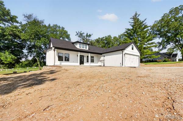 57 Straight ST, Elsberry, MO 63343