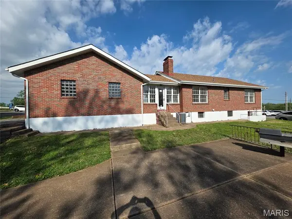 4448 Telegraph RD, St Louis, MO 63129