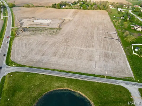 00 US Highway 40, Highland, IL 62249