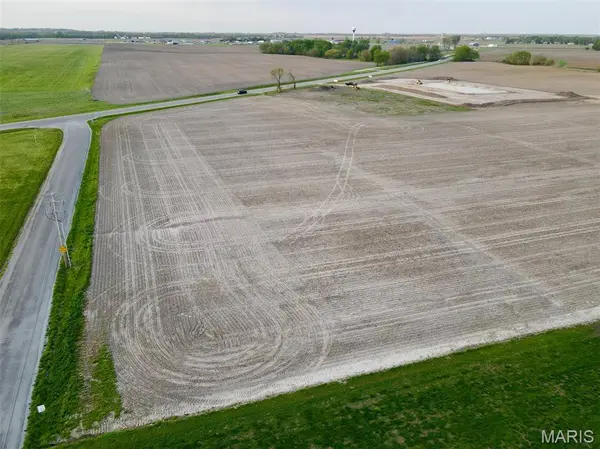 00 US Highway 40, Highland, IL 62249