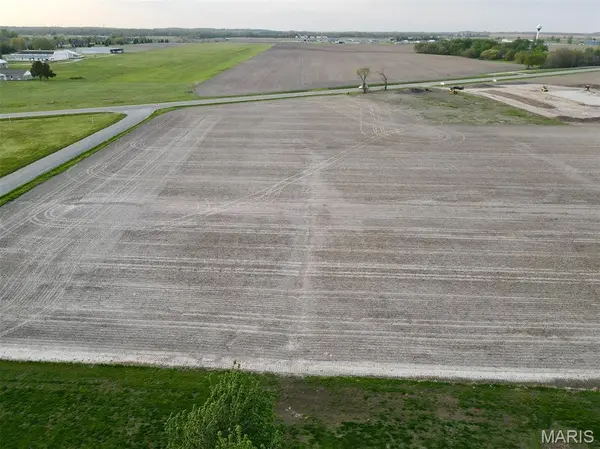 00 US Highway 40, Highland, IL 62249