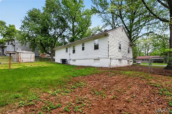 2 Marcel CT, St Louis, MO 63135