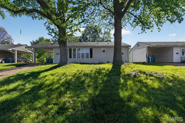 10028 Dellridge LN, St Louis, MO 63136