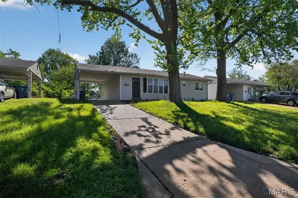 10028 Dellridge LN, St Louis, MO 63136