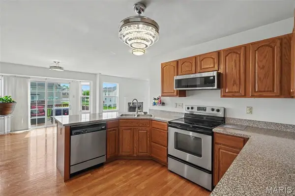 1347 Harting DR, Florissant, MO 63031