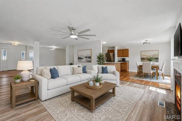 1347 Harting DR, Florissant, MO 63031