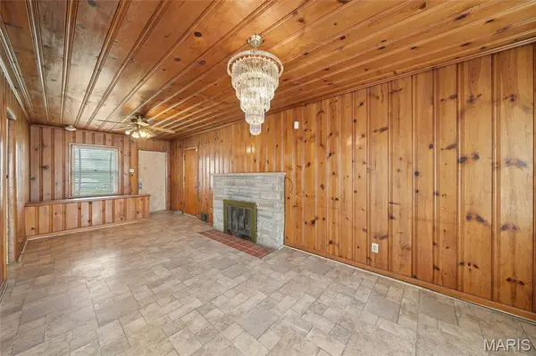 9299 Lucas And Hunt RD, St Louis, MO 63136