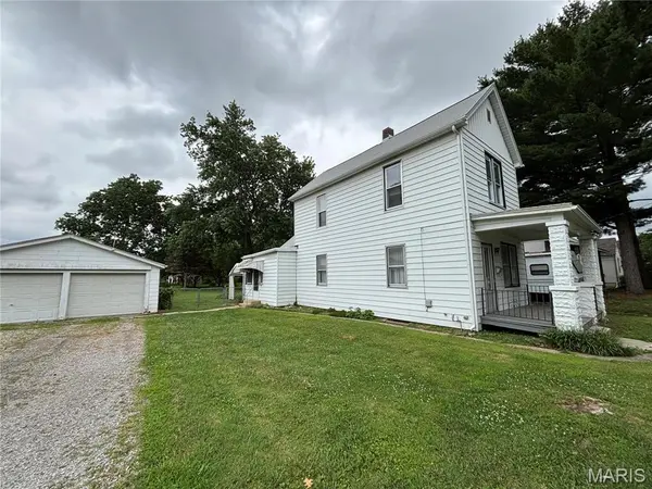 132 S 29th ST, Belleville, IL 62226