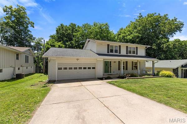 3029 Yale BLVD, St Charles, MO 63301