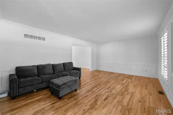 3029 Yale BLVD, St Charles, MO 63301