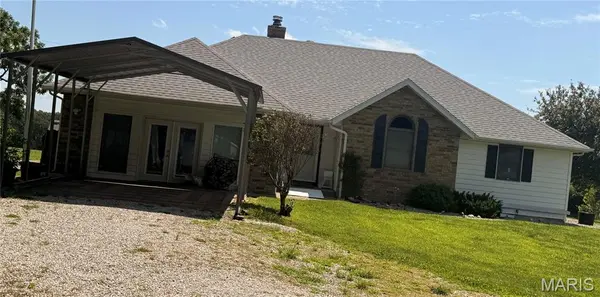 24306 Parade DR, Lebanon, MO 65536