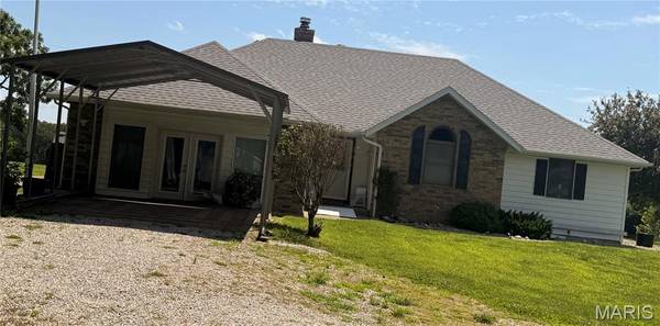 24306 Parade DR, Lebanon, MO 65536