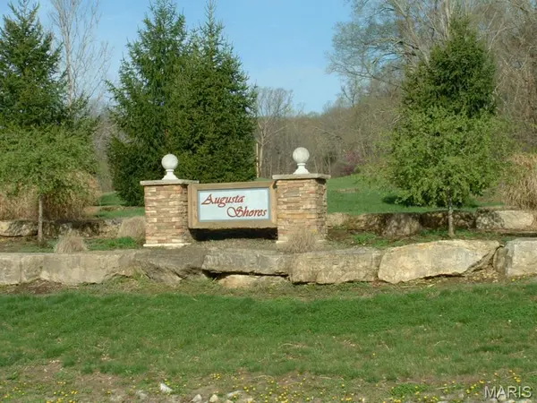 329 Berg Crossing DR, Augusta, MO 63332