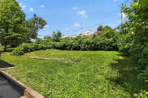 6929 Roland BLVD, St Louis, MO 63121