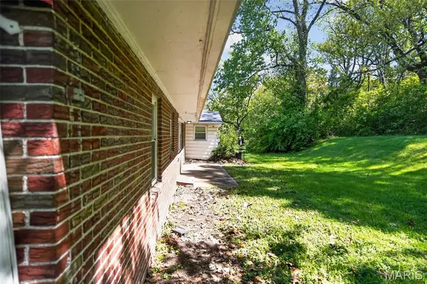 4334 Nelson DR, St Louis, MO 63121