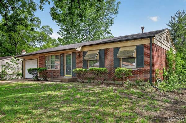 1742 Bradshaw DR, St Louis, MO 63136
