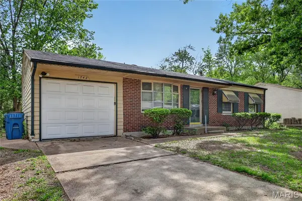 1742 Bradshaw DR, St Louis, MO 63136