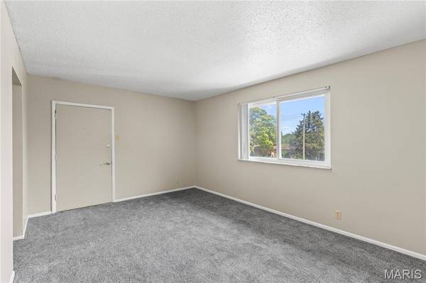 7736 Springdale DR, Normandy, MO 63121