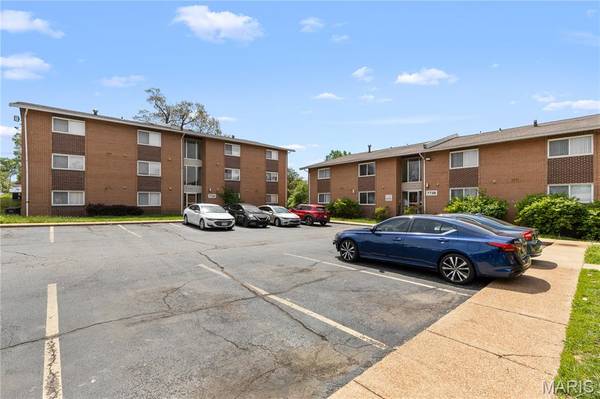 7736 Springdale DR, Normandy, MO 63121