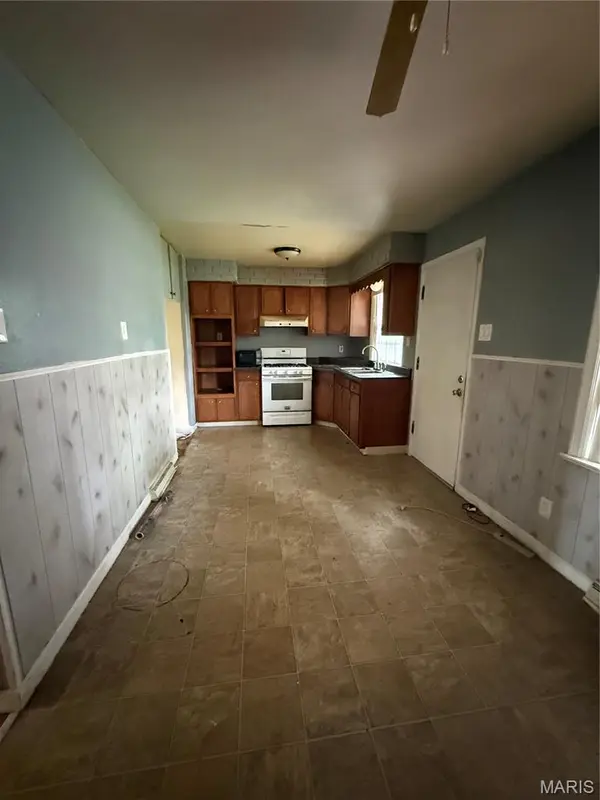 325 Rand DR, St Louis, MO 63135
