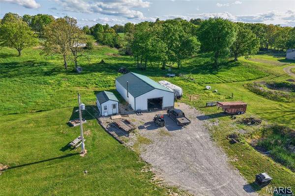 23856 Dove RD, Lebanon, MO 65536