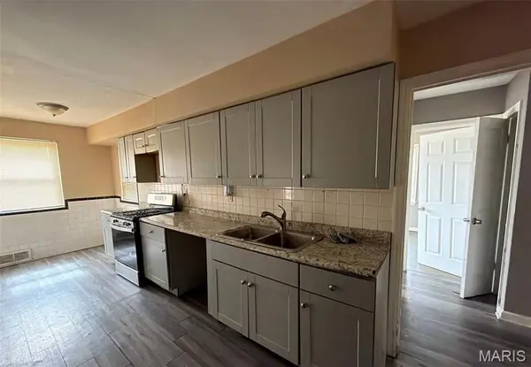 1082 Fontaine PL, St Louis, MO 63137