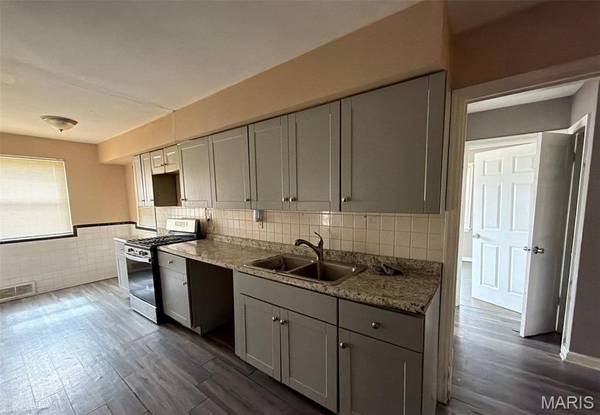 1082 Fontaine PL, St Louis, MO 63137