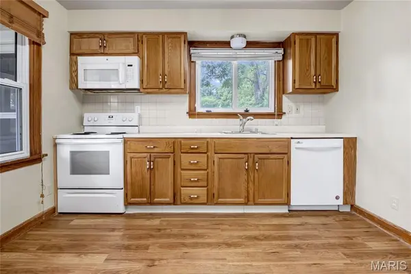 12320 Eckelmann, St Louis, MO 63131