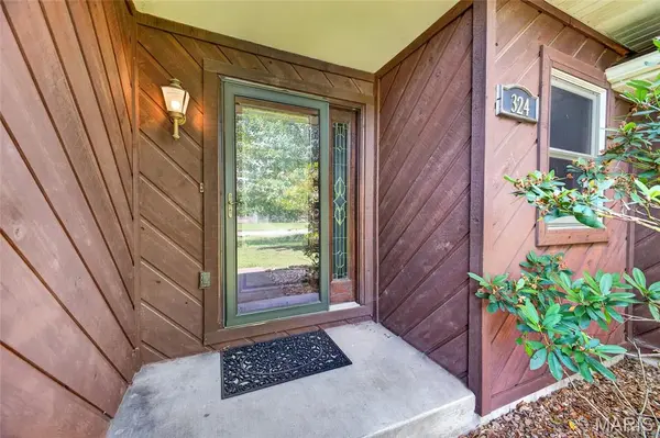 324 Lantern LN, Lebanon, MO 65536