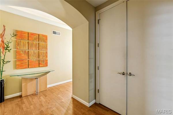 400 S 14th ST #910, St Louis, MO 63103