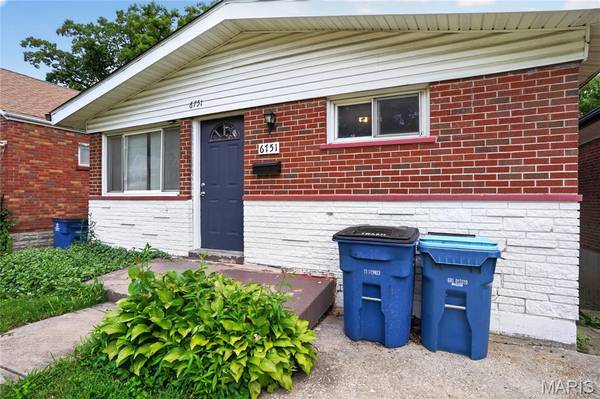 6751 Kenwood DR, St Louis, MO 63121